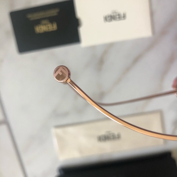 🔥NEW SHOW STOPPER FENDI SUNGLASSES 🔥 - Picture 9 of 16